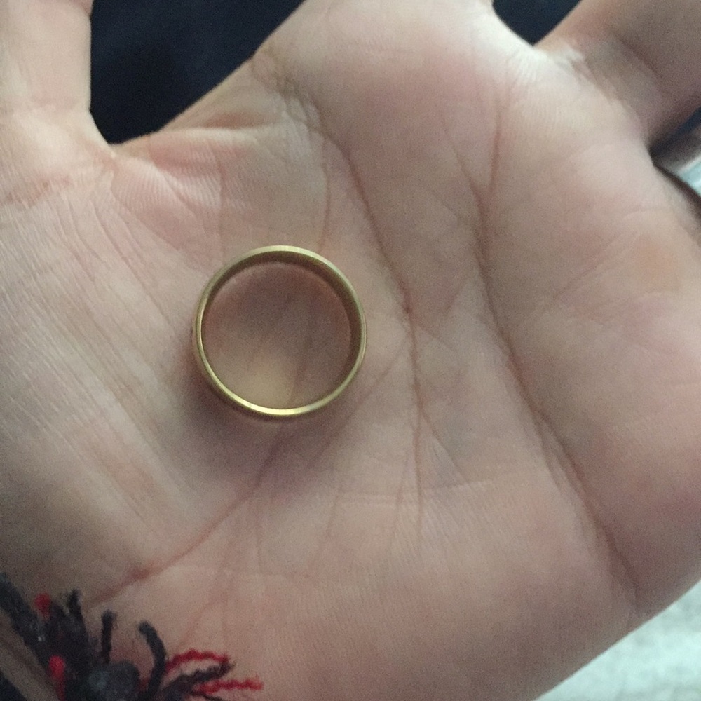 Gold ring - Picture 2 of 2